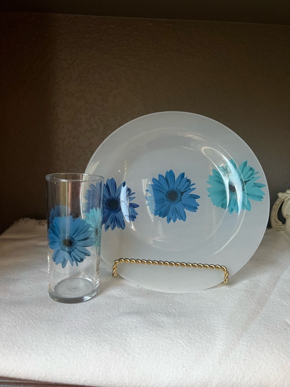 Vintage Luminarc 2 plates 2 glasses Set